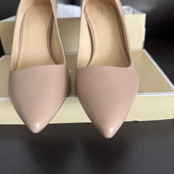 Michael Kors Dorothy flex pump  Leather Pointed-Toe Heels MK Logo Size 6.5M khak - Picture 7 of 11